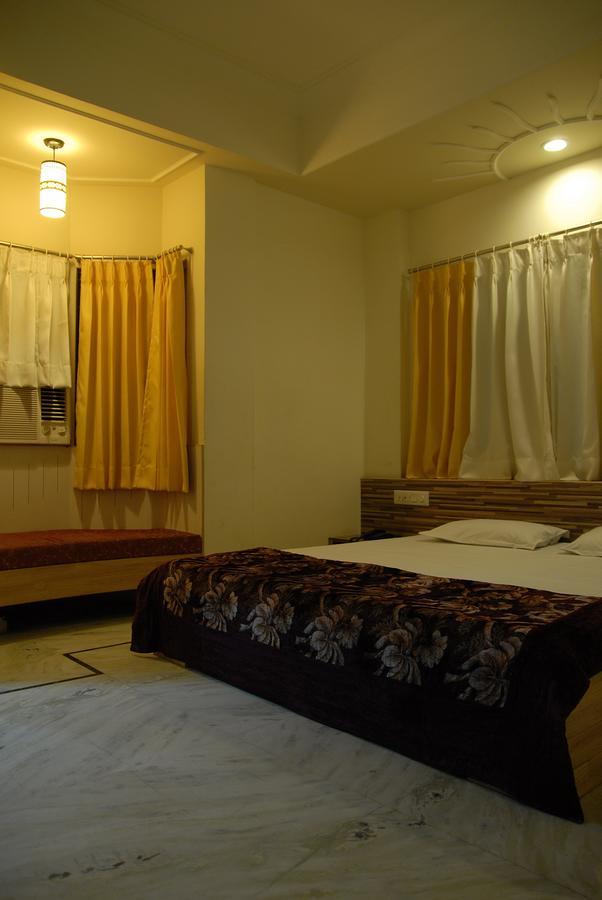 Hotel Vrinda Nāthdwāra Extérieur photo