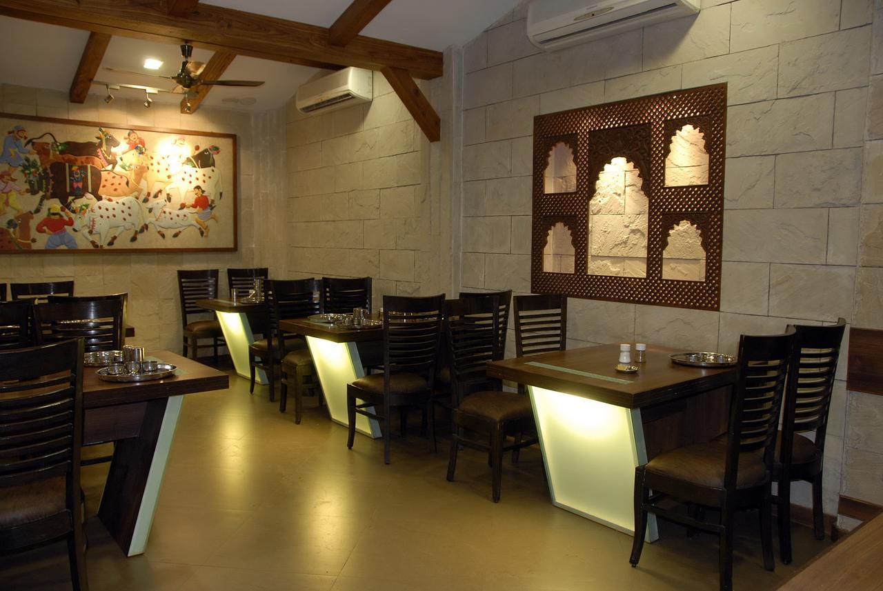 Hotel Vrinda Nāthdwāra Extérieur photo