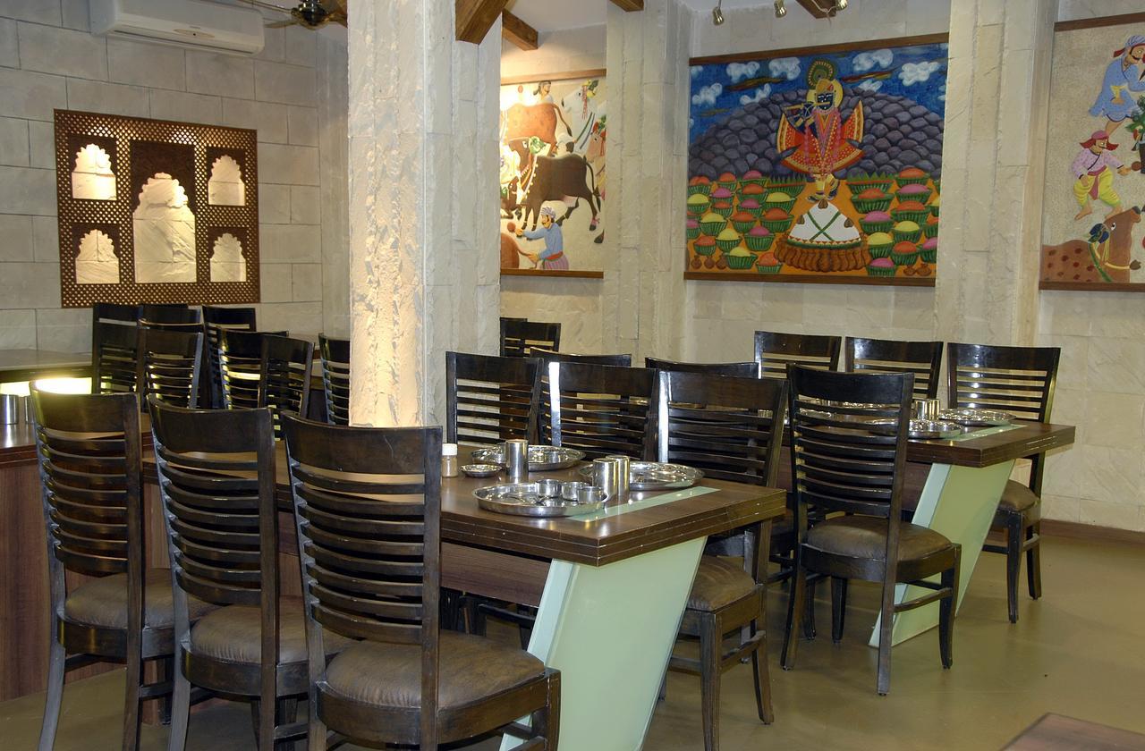 Hotel Vrinda Nāthdwāra Extérieur photo