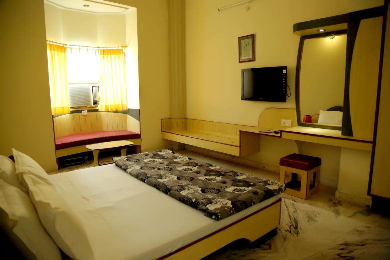 Hotel Vrinda Nāthdwāra Extérieur photo